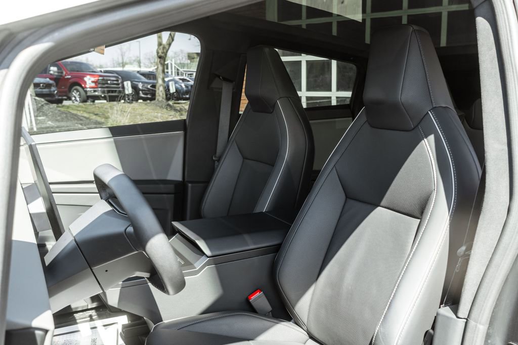 Used 2025 Tesla Cybertruck AWD Crew Cab image 24
