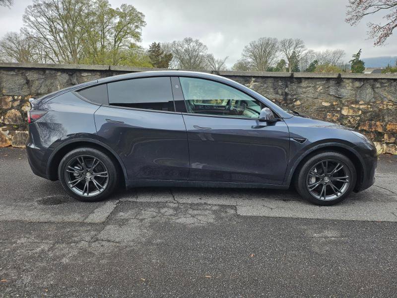Used 2024 Tesla Model Y Long Range image 10