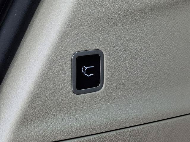 Certified 2022 Chrysler Pacifica Touring-L FWD image 30