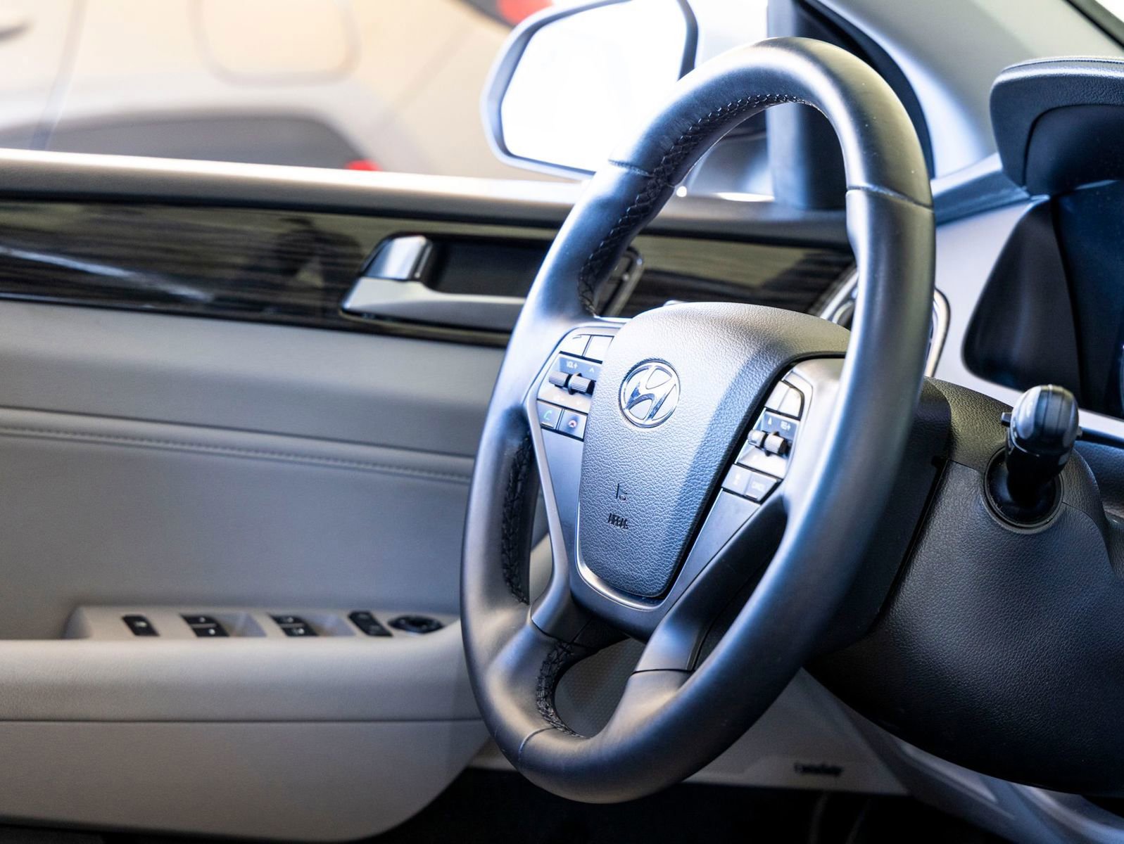 Used 2017 Hyundai Sonata Limited w/ Ultimate Package 04 image 29