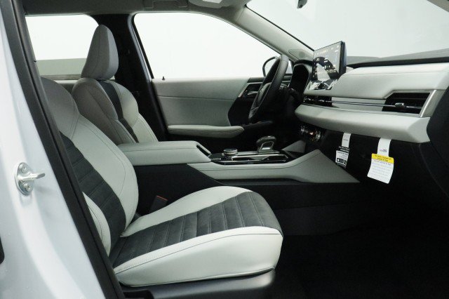 New 2026 Mitsubishi Outlander SE FWD image 17