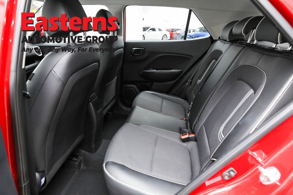 Used 2022 Hyundai Venue Limited image 22