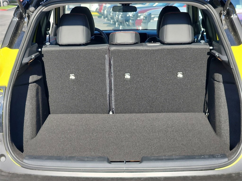 New 2025 Nissan Kicks SR image 14