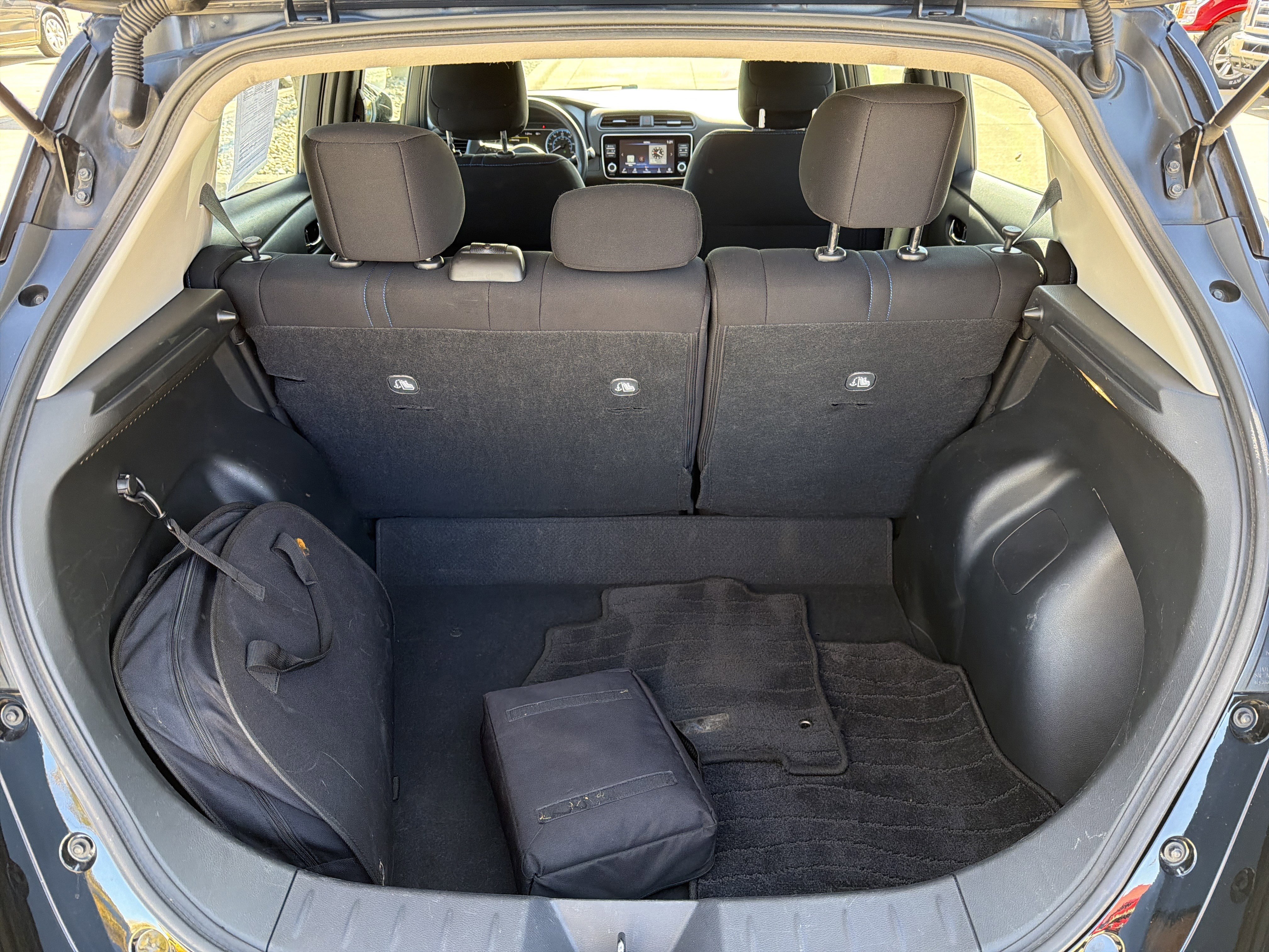 Used 2023 Nissan Leaf S image 7