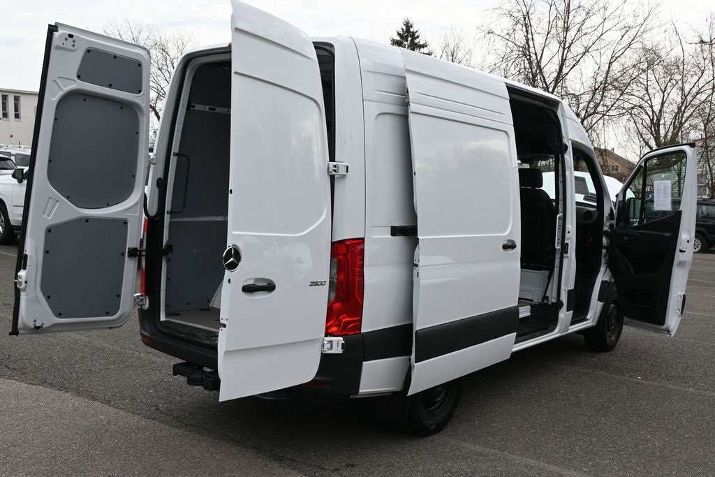 Used 2025 Mercedes-Benz Sprinter 2500 image 34