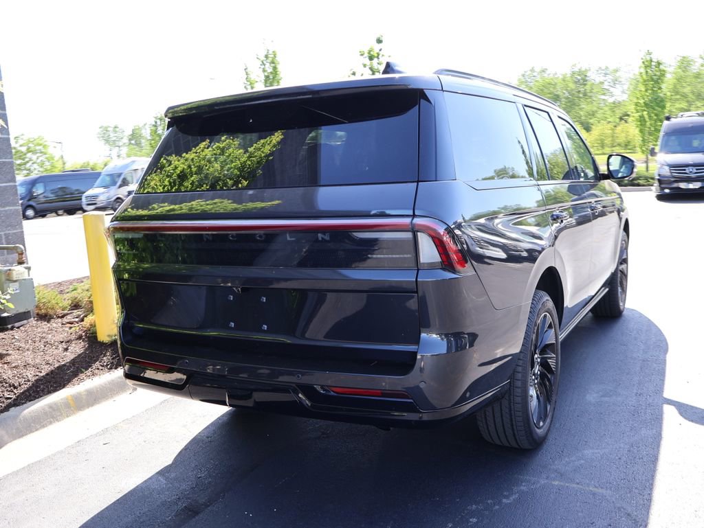 Used 2025 Lincoln Navigator Reserve w/ Jet Appearance Package AWD/4WD image 7