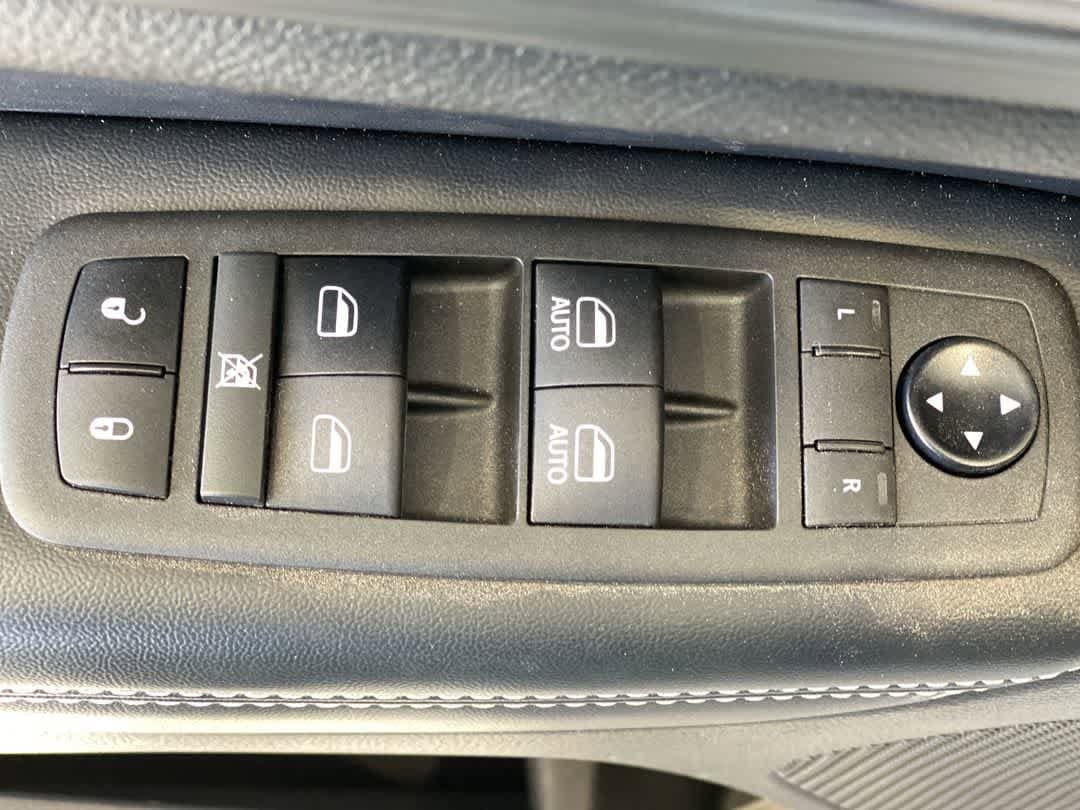 Used 2021 Jeep Grand Cherokee Freedom Edition AWD/4WD image 15