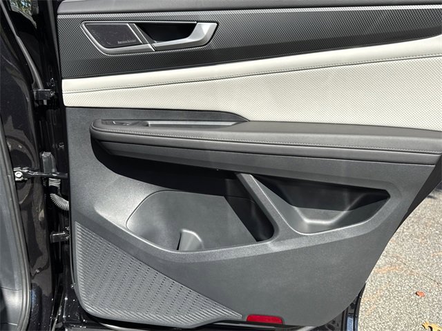 Used 2025 Volkswagen Atlas Cross Sport SEL Premium R-Line image 16