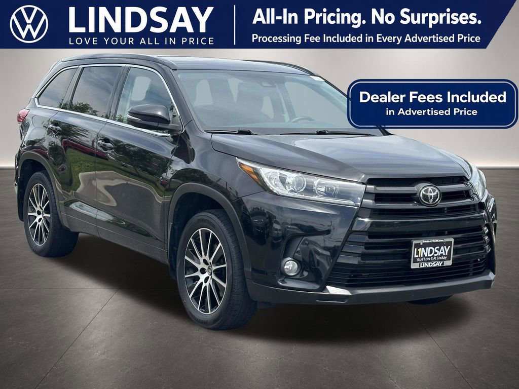 Used 2018 Toyota Highlander SE w/ Carpet Mat Package (TMS) AWD/4WD image 1