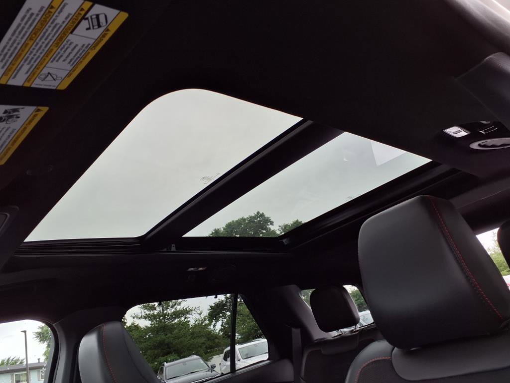 Used 2025 Ford Explorer ST image 23