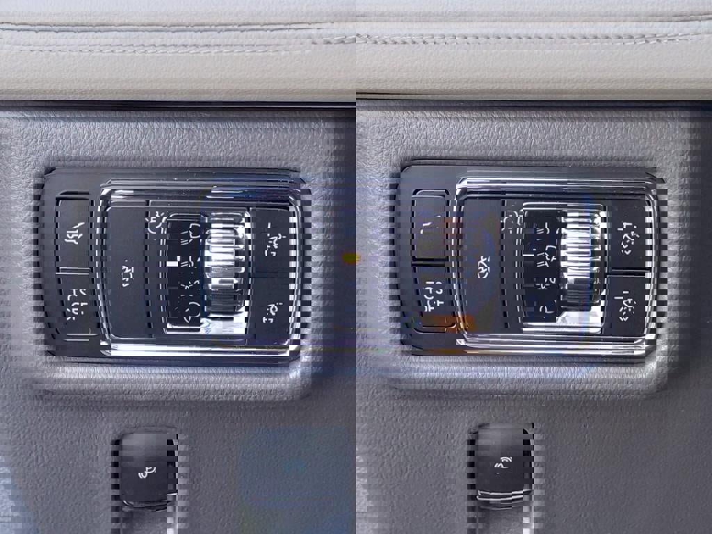 New 2023 Lincoln Nautilus Reserve w/ Equipment Group 202A image 39