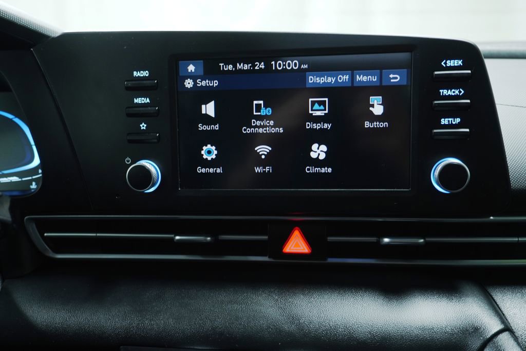 Certified 2025 Hyundai Elantra SE image 18