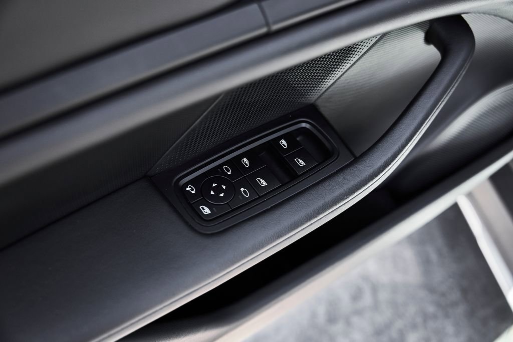 Used 2022 Porsche Taycan 4 Cross Turismo image 33