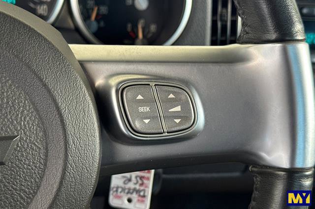 Used 2005 Chevrolet SSR w/ Preferred Equipment Group image 27