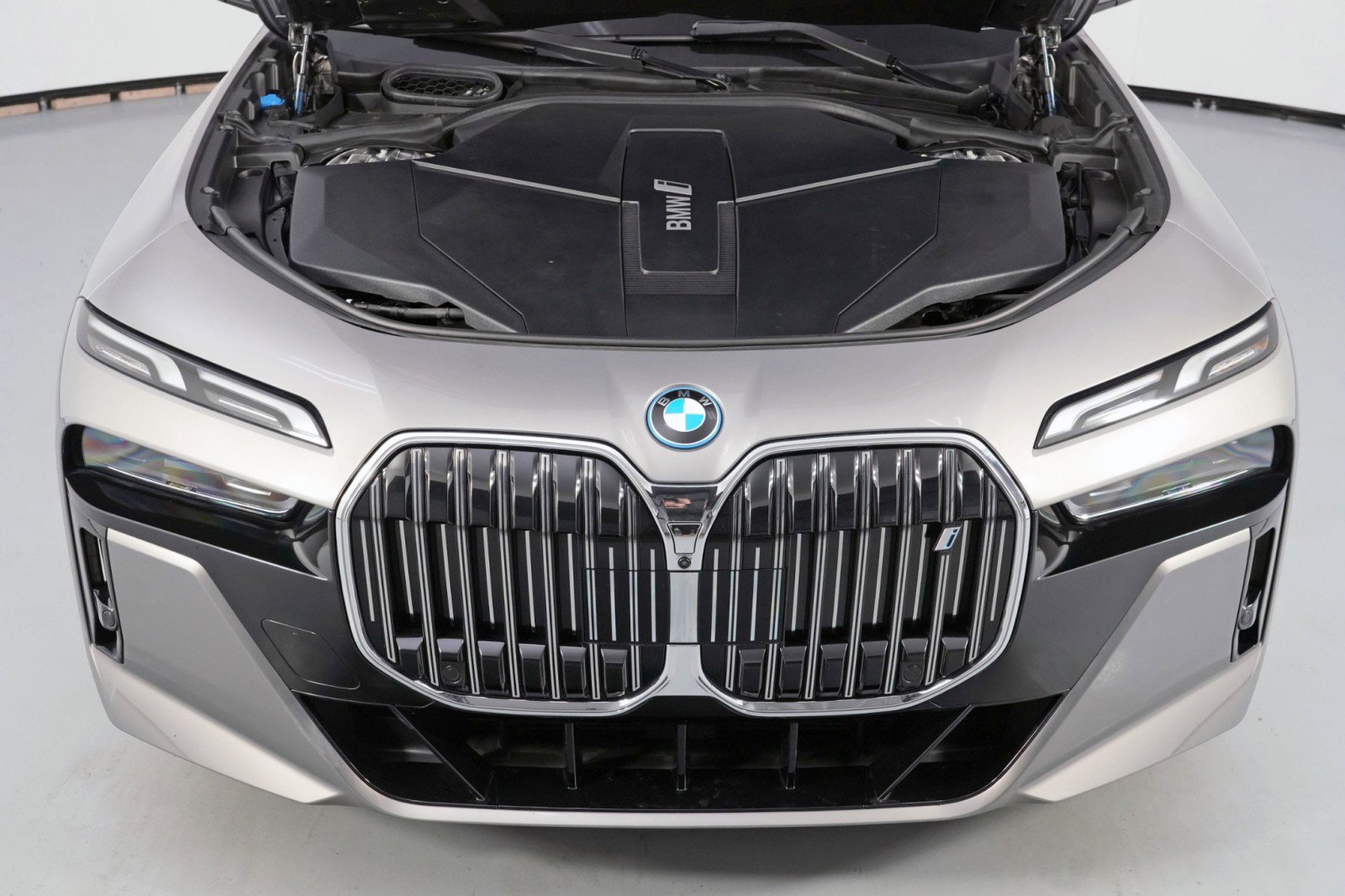 Used 2023 BMW i7 xDrive60 image 7