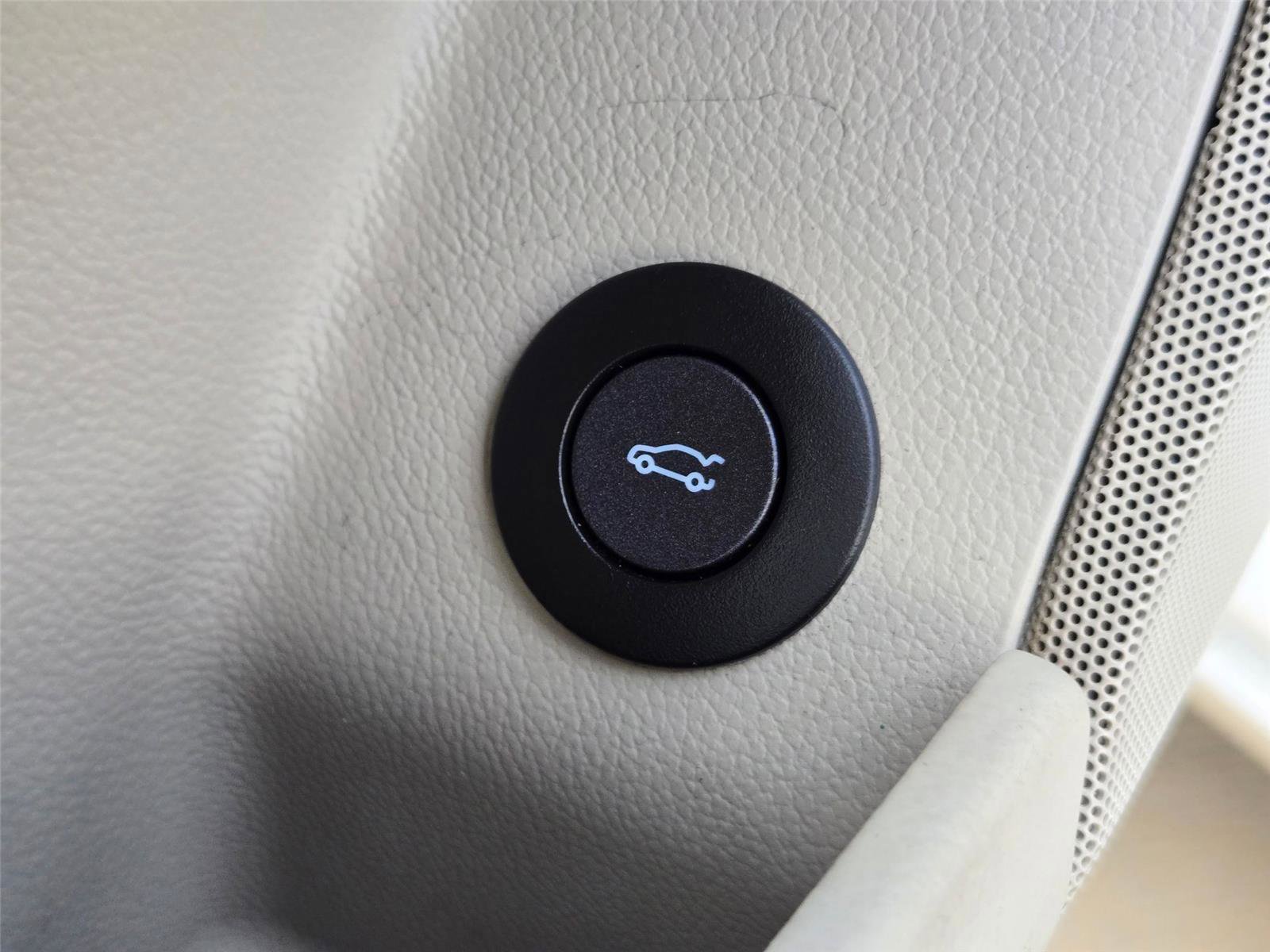 Used 2013 Cadillac XTS Premium FWD image 30