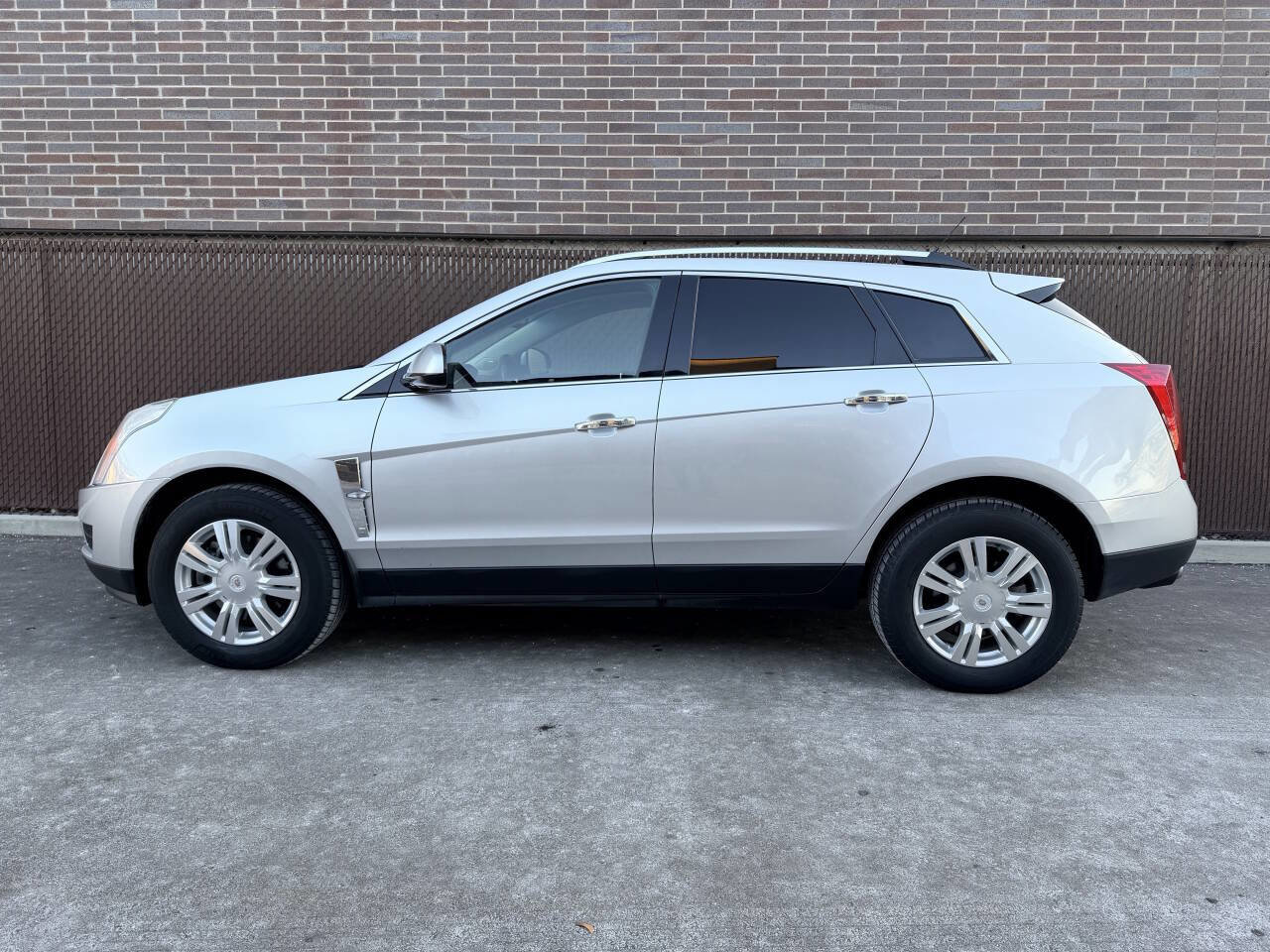 Used 2010 Cadillac SRX Luxury image 6