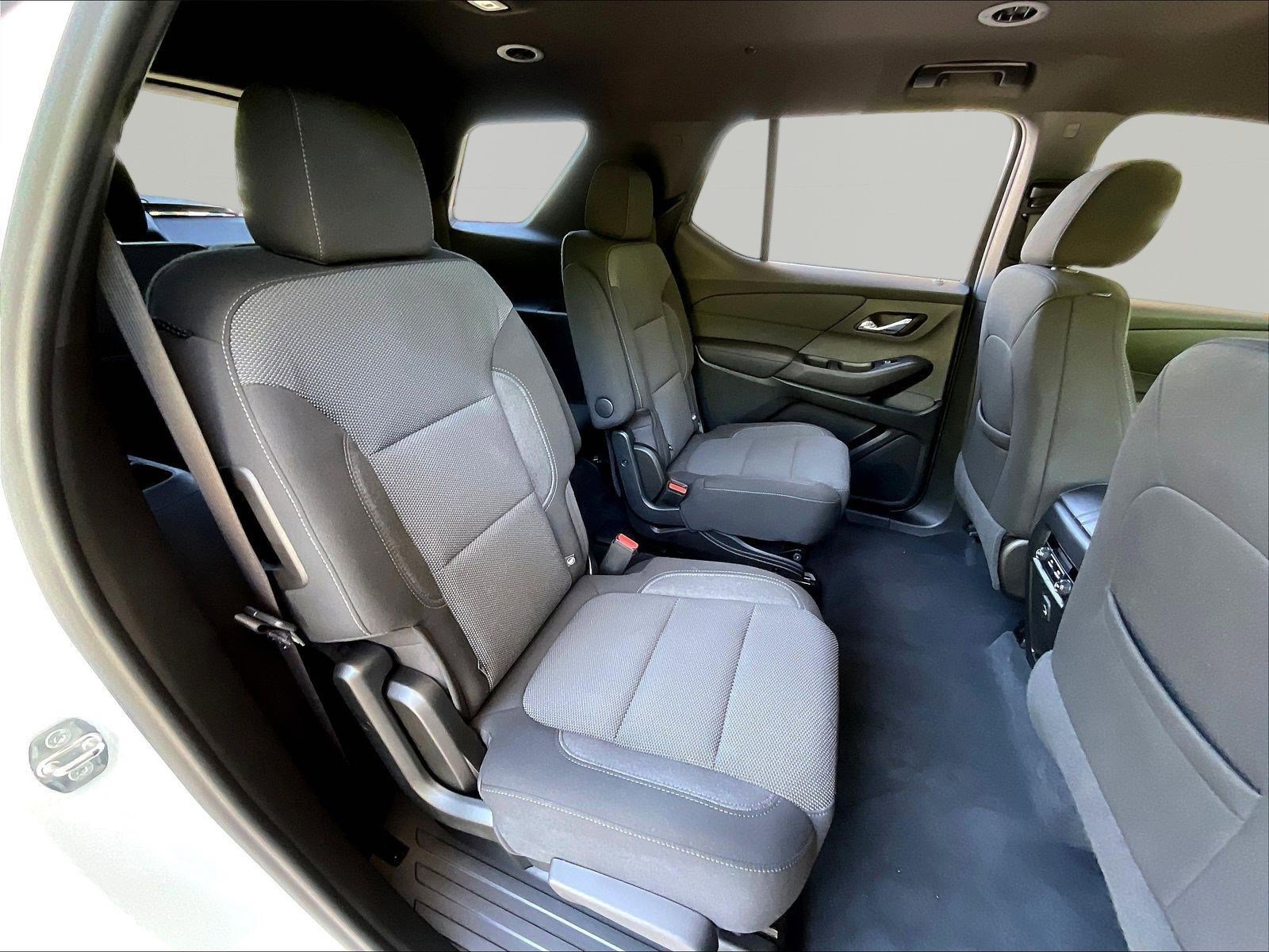 Used 2022 Chevrolet Traverse LT FWD image 24