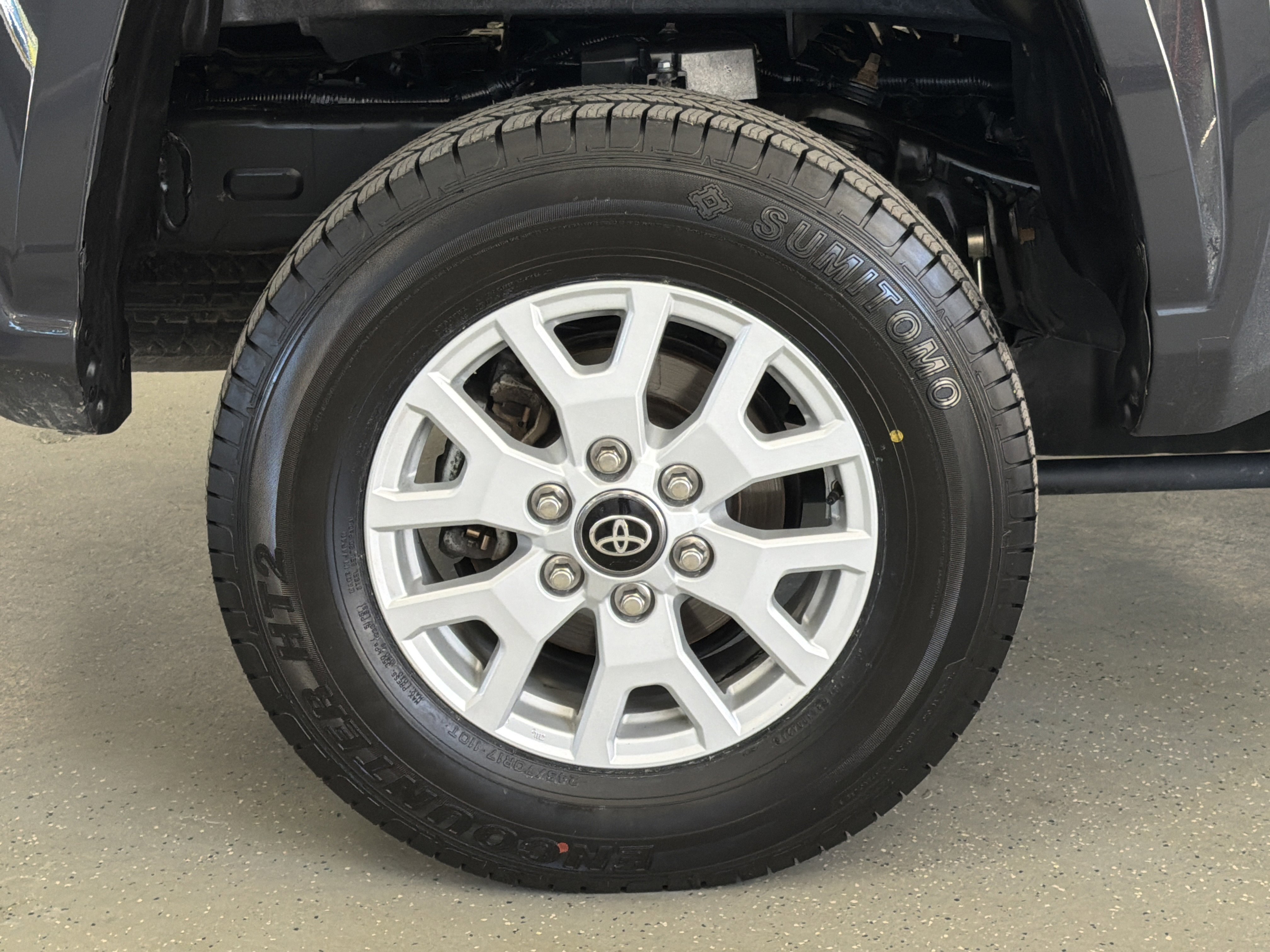 Used 2024 Toyota Tacoma SR5 AWD/4WD image 43
