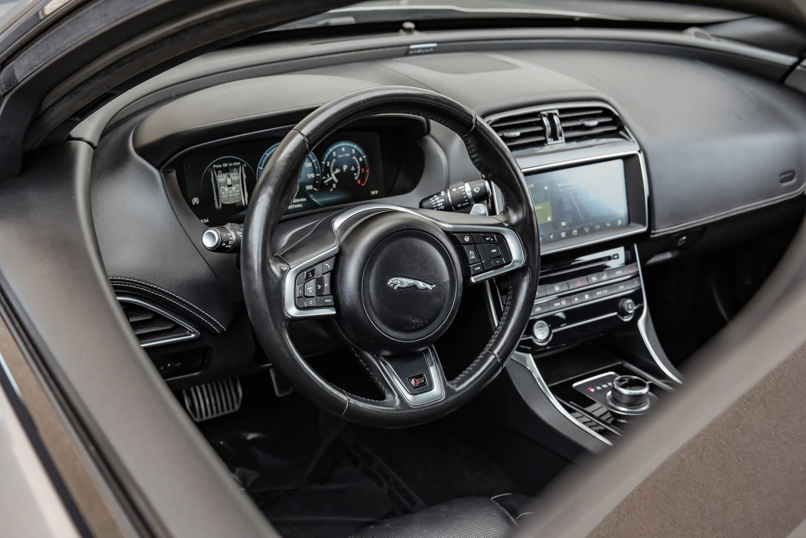 Used 2019 Jaguar XE S image 22
