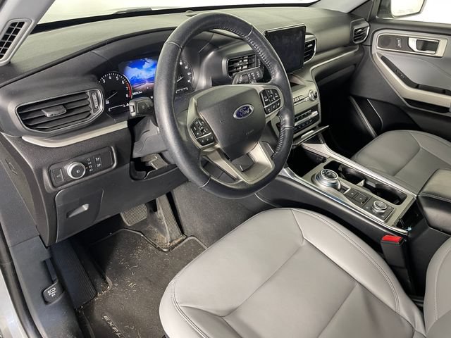 Used 2021 Ford Explorer XLT w/ XLT Sport Appearance Package AWD/4WD image 3
