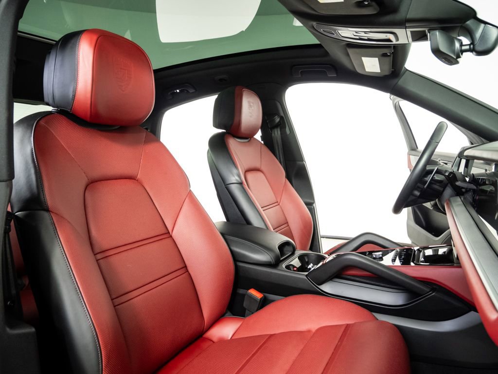 Certified 2024 Porsche Cayenne Coupe AWD/4WD image 24