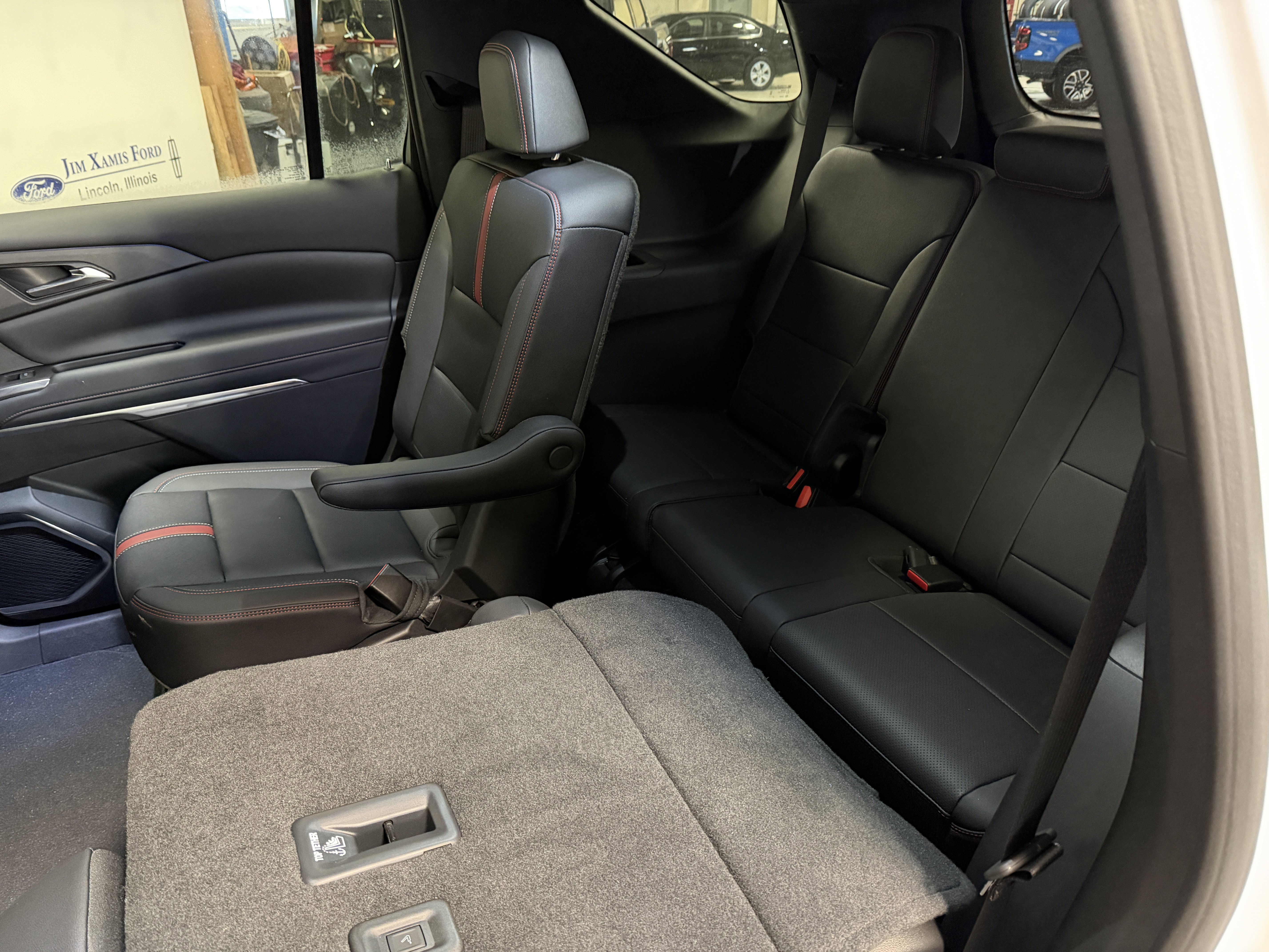 Used 2024 Chevrolet Traverse RS image 25