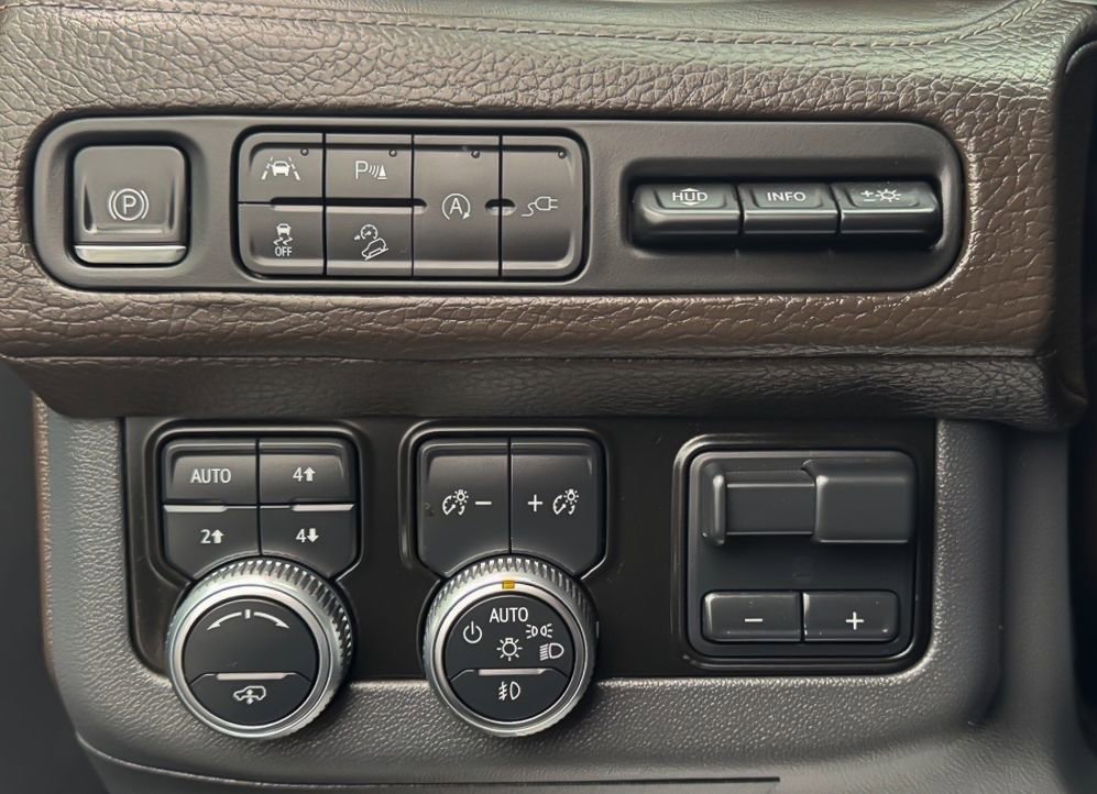 Used 2021 GMC Yukon XL Denali w/ Denali Ultimate Package AWD/4WD image 34