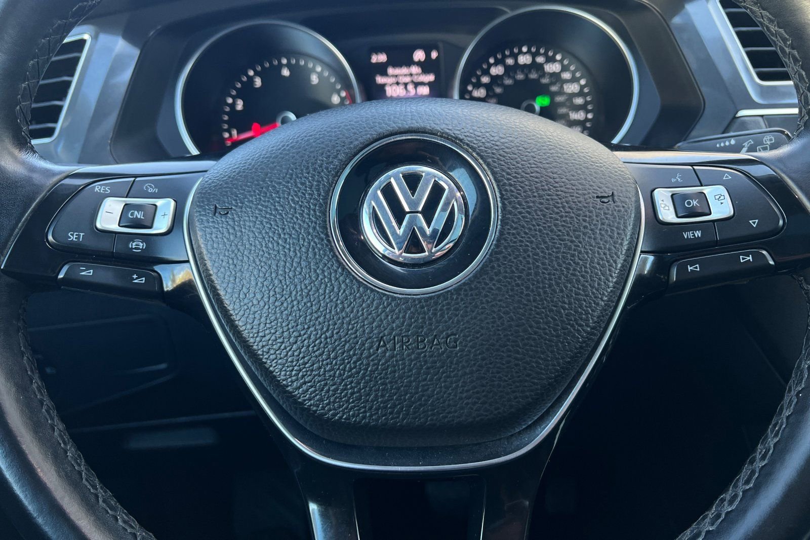 Used 2019 Volkswagen Tiguan SE w/ Panoramic Sunroof Package image 24