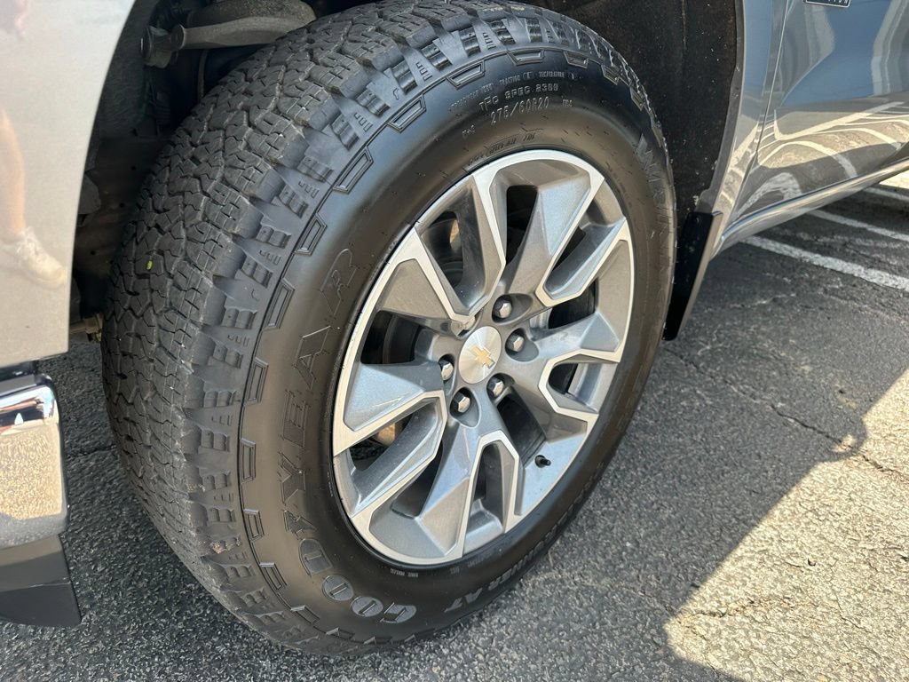 Used 2022 Chevrolet Silverado 1500 LT AWD/4WD image 9