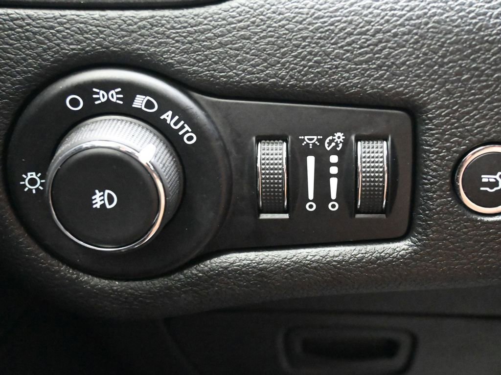 Used 2022 Jeep Cherokee Trailhawk w/ Comfort/Convenience Group image 22