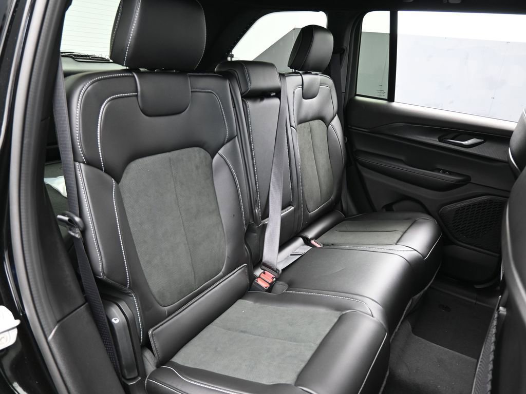 New 2025 Jeep Grand Cherokee Altitude image 36