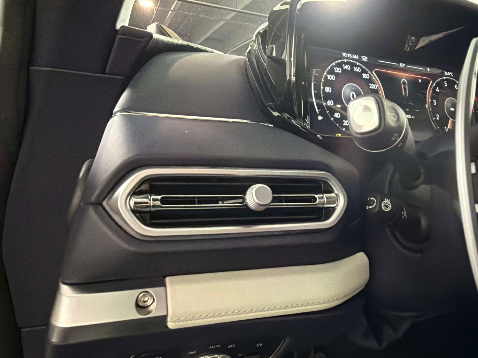 Used 2025 Aston Martin Vanquish image 42