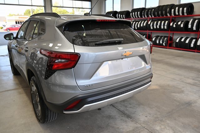 Used 2024 Chevrolet Trax LT w/ Driver Confidence Package image 7