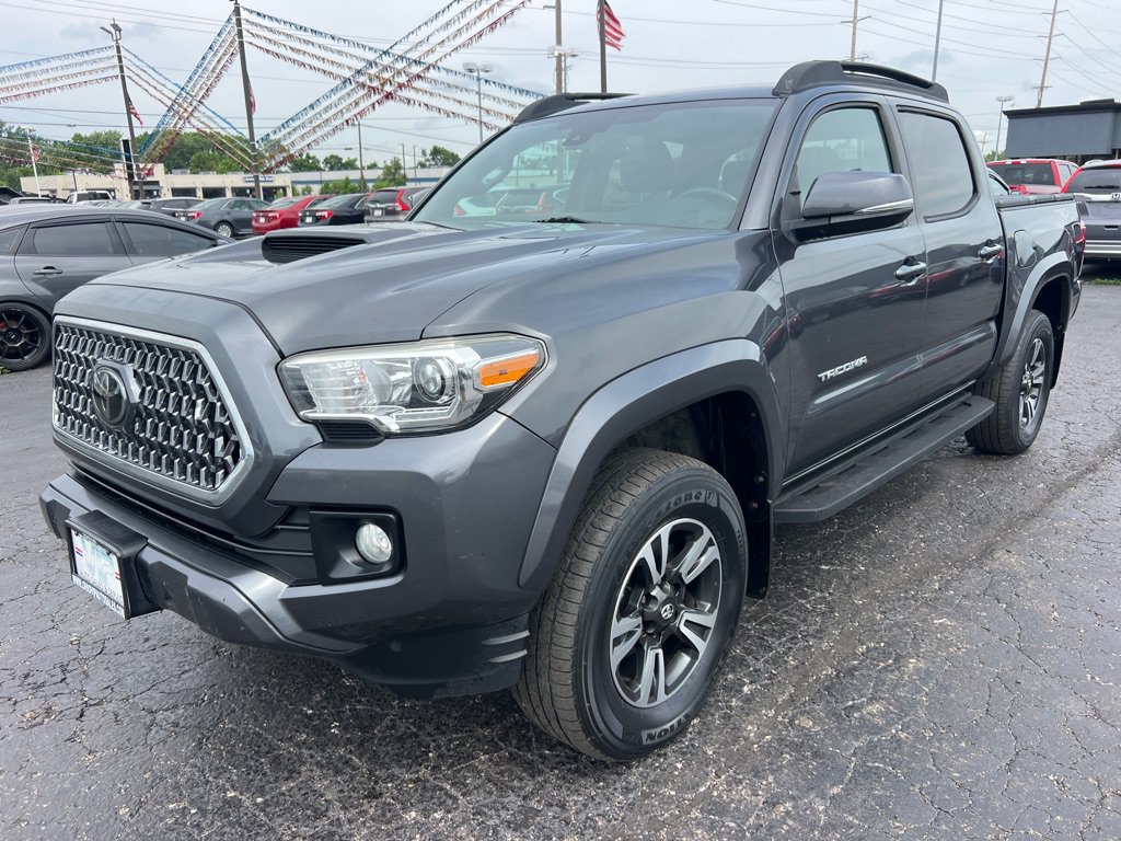 Used 2018 Toyota Tacoma TRD Sport AWD/4WD image 3