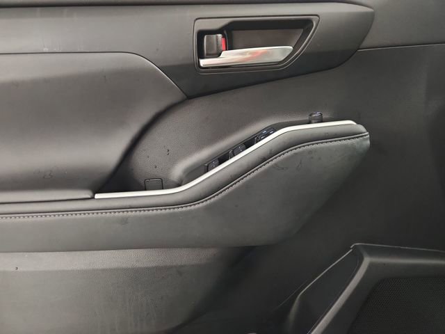 Used 2022 Toyota Highlander XSE FWD image 23