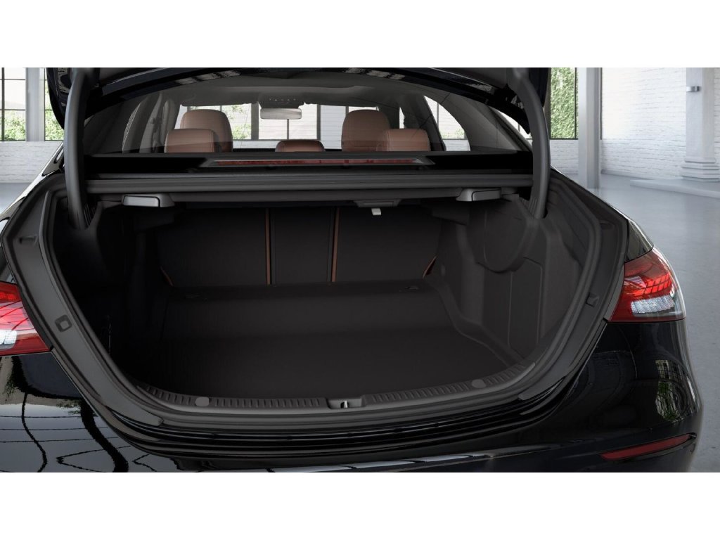 Used 2023 Mercedes-Benz E 350 4MATIC Sedan image 7