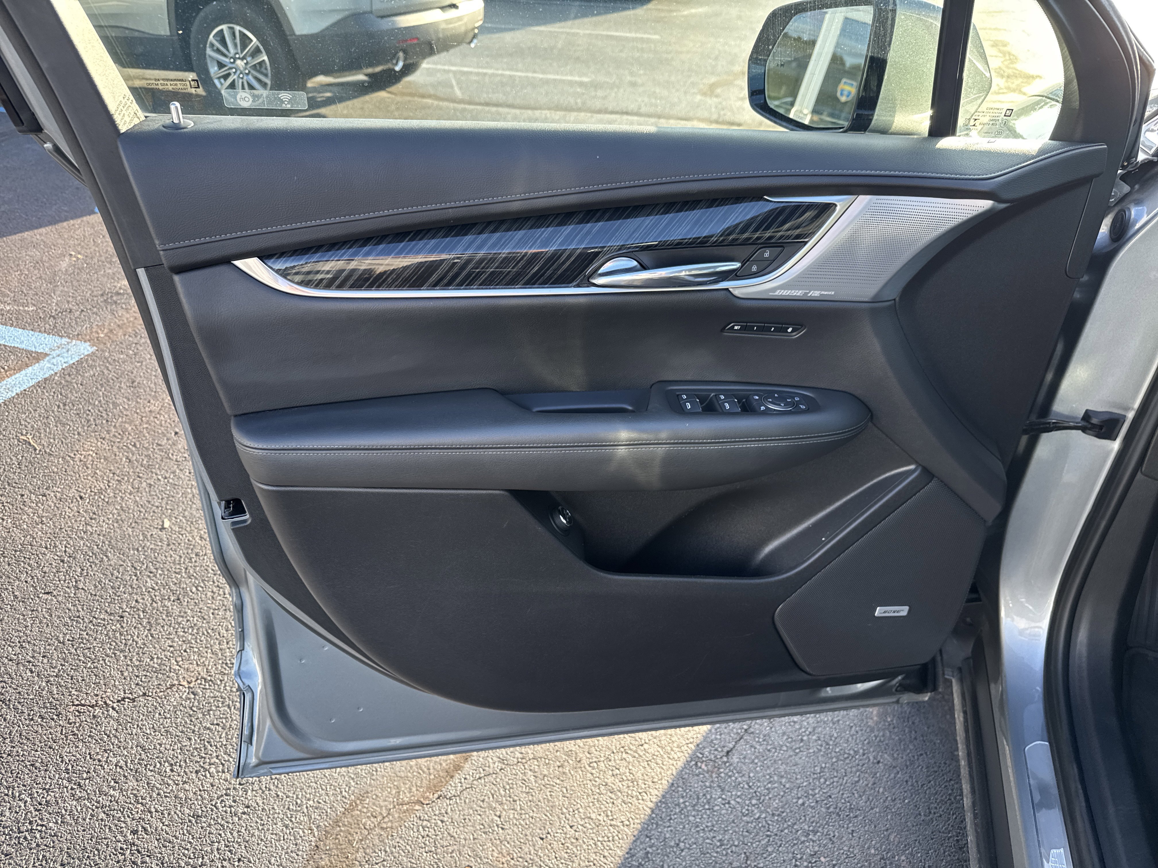 Used 2023 Cadillac XT6 Premium Luxury image 16