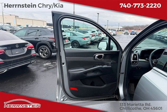Used 2023 Kia Sorento EX image 13