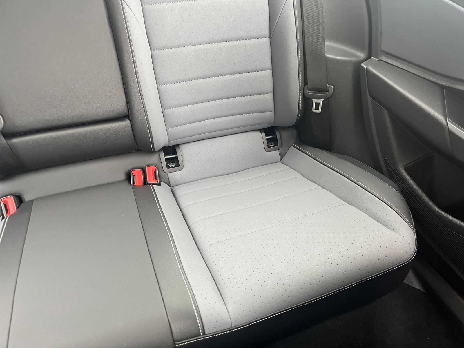 Used 2025 Volkswagen Jetta SE image 40