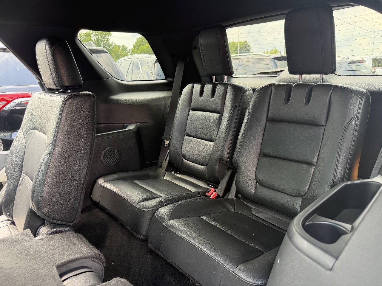 Used 2016 Ford Explorer XLT w/ Equipment Group 202A FWD image 11
