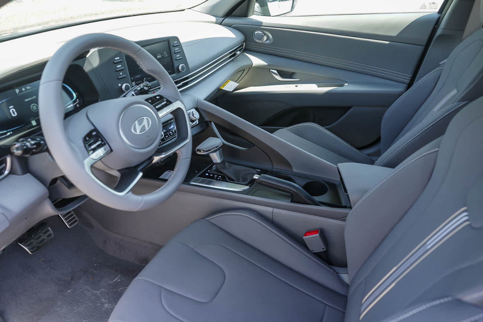 New 2026 Hyundai Elantra Sport FWD image 18