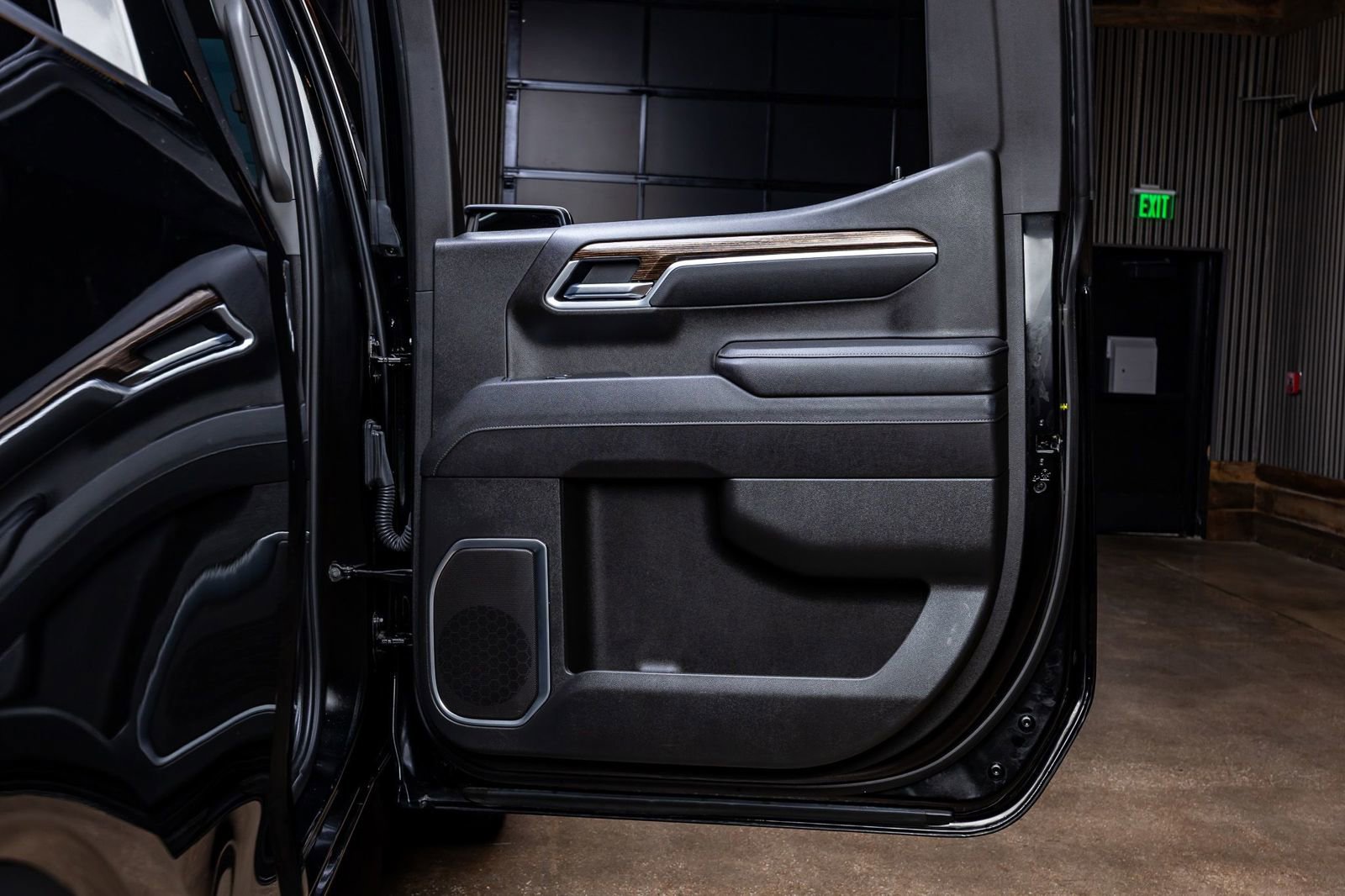 Used 2025 GMC Sierra 1500 SLE w/ X31 Off-Road Package image 38