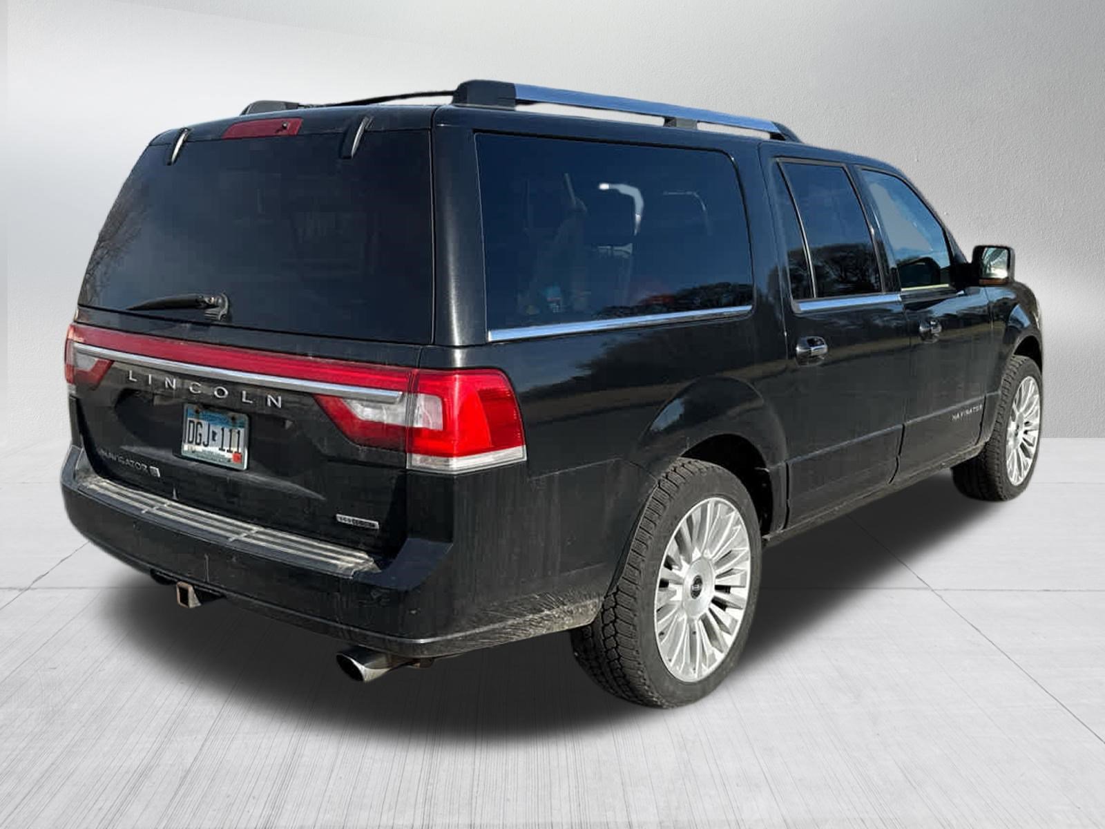Used 2015 Lincoln Navigator L 4WD w/ Equipment Group 101A Reserve image 10