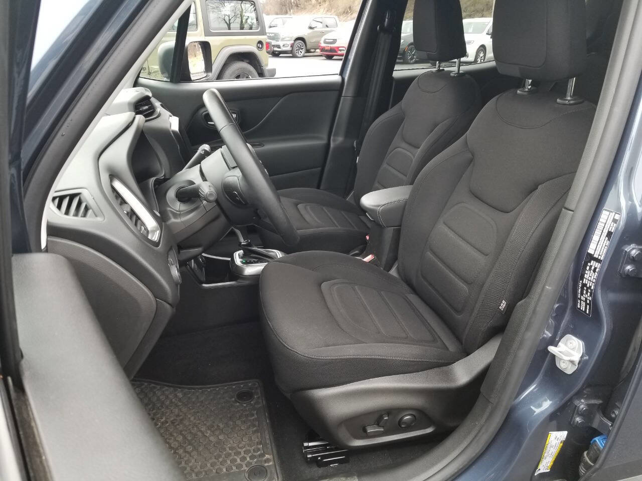 Certified 2022 Jeep Renegade Latitude w/ Convenience Group AWD/4WD image 9
