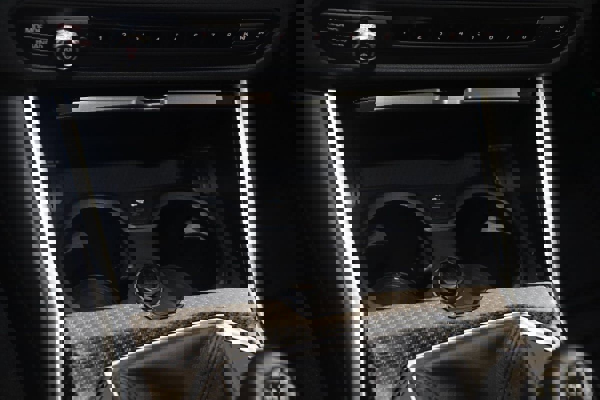 Used 2021 BMW M4 Coupe w/ Executive Package RWD image 46