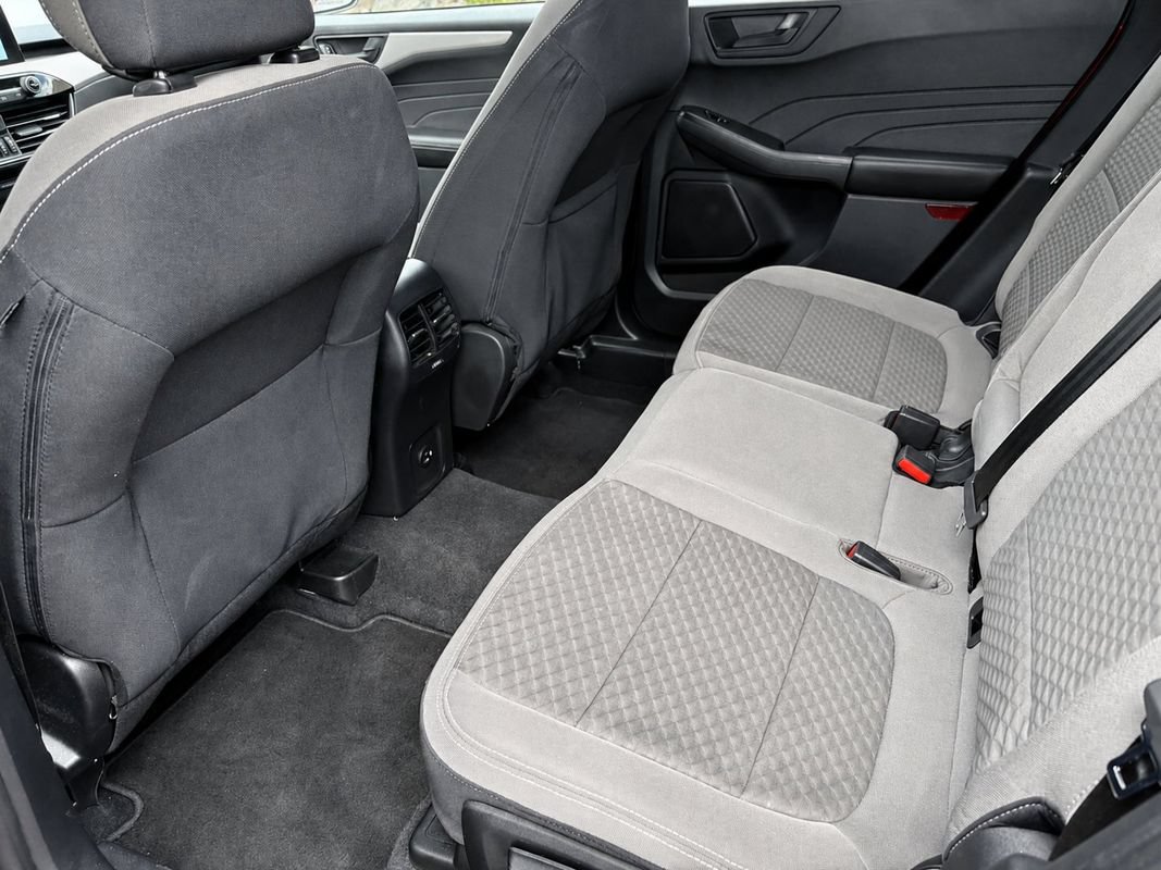 Used 2022 Ford Escape SE w/ SE Sport Appearance Package FWD image 17