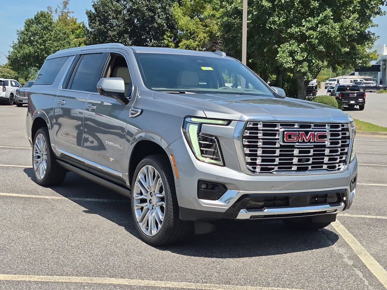 New 2026 GMC Yukon XL Denali w/ Denali Reserve Package AWD/4WD image 2