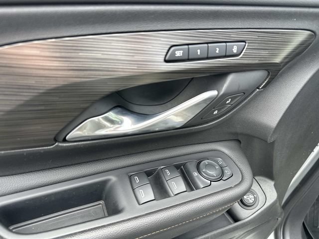 Used 2019 GMC Terrain SLT w/ Preferred Package FWD image 9