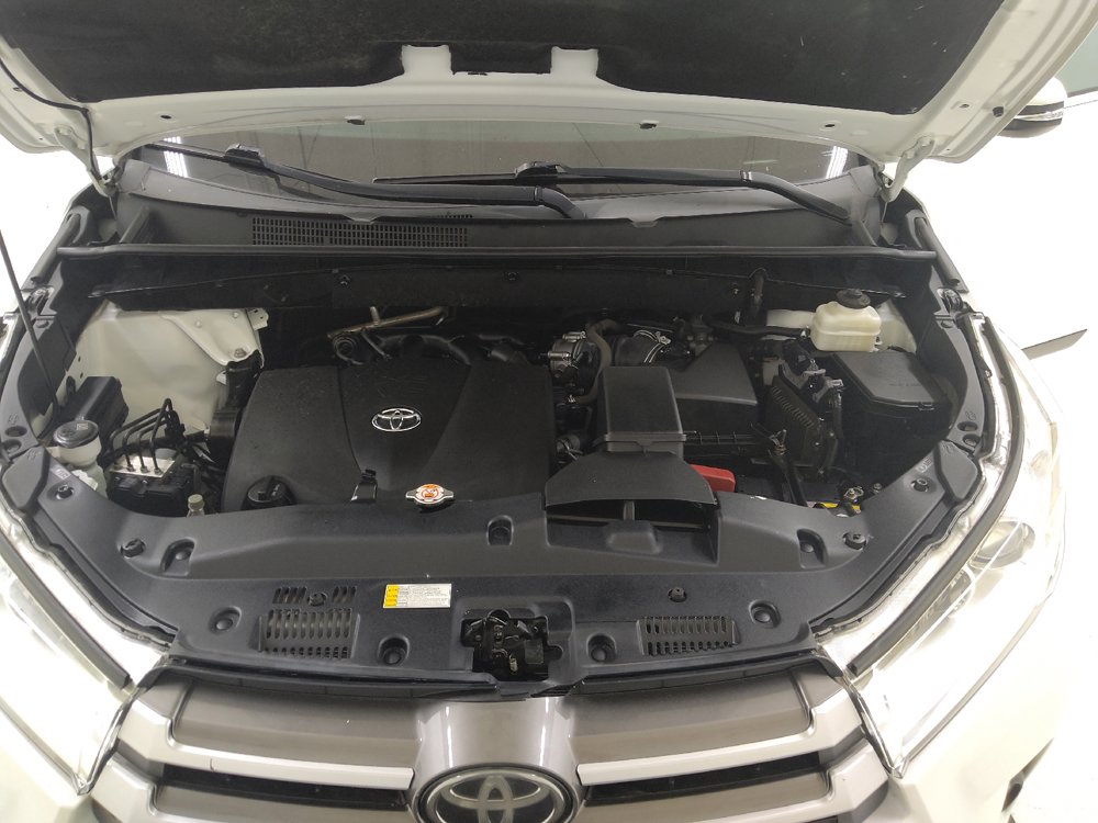 Used 2019 Toyota Highlander XLE FWD image 30